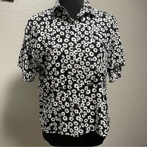 J for Justify Women’s Black and White Floral Short Sleeve Button Up Top SMALL